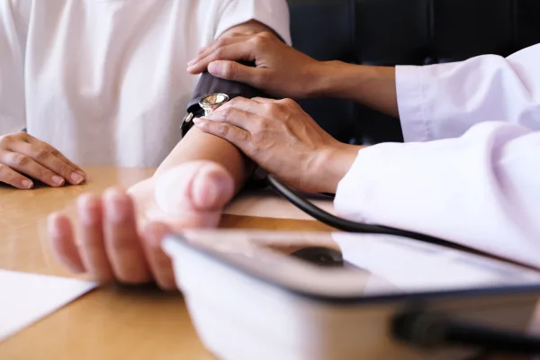 ¿Qué médico trata soplos cardíacos?